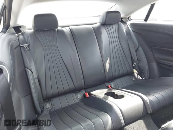 ✅ 2018 Mercedes-Benz E 400 • VIN: WDD1J6FBXJF023366 • Lot: 42040972. Wystawiony na IAAI z przebiegiem Nie podano. Bezpłatny archiwum sprzedaży aukcyjnych z USA i szczegółowy raport historii pojazdu na DreamBid. Zdjęcie 8.