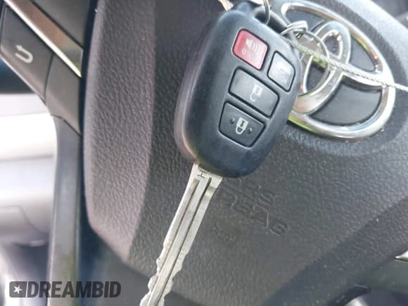 ✅ 2017 Toyota Camry SE • VIN: 4T1BF1FKXHU392667 • Лот: 43708207. Опубликован ранее на IAAI с пробегом 108 302 миль. Бесплатный доступ к архиву аукционных продаж из США и подробный отчёт об истории автомобиля на DreamBid. Изображение 11.