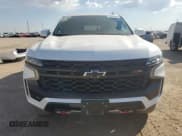 ✅ 2023 Chevrolet Suburban Z71 • VIN: 1GNSKDKDXPR521640 • Lot: 75457914. Wystawiony na Copart z przebiegiem 23 574 mil. Bezpłatny archiwum sprzedaży aukcyjnych z USA i szczegółowy raport historii pojazdu na DreamBid. Zdjęcie 5.