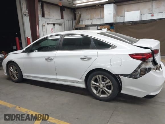 ✅ 2018 Hyundai Sonata Sport Plus • VIN: 5NPE34AF7JH607055 • Lot: 43617516. Listed on IAAI with 111,585 mi. Free auction sales archive from the USA and detailed vehicle history report at DreamBid. Image 14.