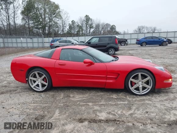 ✅ 2003 Chevrolet Corvette • VIN: 1G1YY22G435126377 • Lot: 43867198. Wystawiony na IAAI z przebiegiem 153 988 mil. Bezpłatny archiwum sprzedaży aukcyjnych z USA i szczegółowy raport historii pojazdu na DreamBid. Zdjęcie 13.