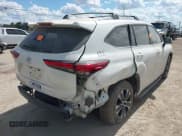 ✅ 2021 Toyota Highlander XLE • VIN: 5TDGZRAH4MS519388 • Lot: 43277158. Listed on IAAI with 86,621 mi. Free auction sales archive from the USA and detailed vehicle history report at DreamBid. Image 4.