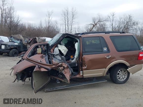 ✅ 2012 Ford Expedition XLT • VIN: 1FMJU1J57CEF20286 • Lot: 41748332. Listed on IAAI with Not provided. Free auction sales archive from the USA and detailed vehicle history report at DreamBid. Image 17.
