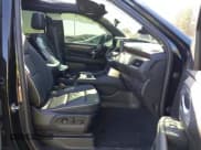 ✅ 2022 Chevrolet Suburban Premier • VIN: 1GNSKFKD5NR344147 • Lot: 41358509. Wystawiony na IAAI z przebiegiem 41 046 mil. Bezpłatny archiwum sprzedaży aukcyjnych z USA i szczegółowy raport historii pojazdu na DreamBid. Zdjęcie 5.