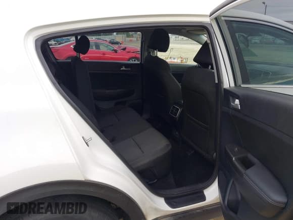 ✅ 2019 Kia Sportage LX • VIN: KNDPMCAC0K7499650 • Лот: 43298131. Опубликован ранее на IAAI с пробегом 93 520 миль. Бесплатный доступ к архиву аукционных продаж из США и подробный отчёт об истории автомобиля на DreamBid. Изображение 8.