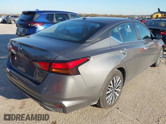 ✅ 2024 Nissan Altima SV • VIN: 1N4BL4DV2RN430180 • Lot: 43882936. Wystawiony na IAAI z przebiegiem 39 546 mil. Bezpłatny archiwum sprzedaży aukcyjnych z USA i szczegółowy raport historii pojazdu na DreamBid. Zdjęcie 4.