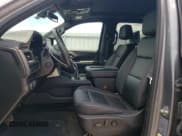 ✅ 2022 Chevrolet Suburban Z71 • VIN: 1GNSKDKD1NR112889 • Lot: 53532434. Wystawiony na Copart z przebiegiem 26 770 mil. Bezpłatny archiwum sprzedaży aukcyjnych z USA i szczegółowy raport historii pojazdu na DreamBid. Zdjęcie 7.