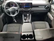 ✅ 2024 Chevrolet Colorado 4WD Z71 • VIN: 1GCPTDEK0R1296409 • Лот: 84957595. Опубликован ранее на Copart с пробегом 10 446 миль. Бесплатный доступ к архиву аукционных продаж из США и подробный отчёт об истории автомобиля на DreamBid. Изображение 8.