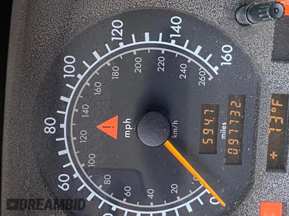 ✅ 1996 Mercedes-Benz SL 500 • VIN: WDBFA67F1TF130955 • Лот: 63761425. Опубликован ранее на Copart с пробегом 97 732 миль. Бесплатный доступ к архиву аукционных продаж из США и подробный отчёт об истории автомобиля на DreamBid. Изображение 8.