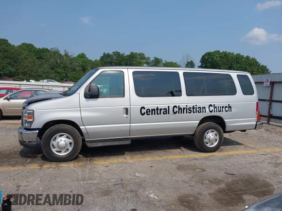 ✅ 2014 Ford Econoline Passenger XL • VIN: 1FBSS3BL9EDA85811 • Lot: 42385190. Wystawiony na IAAI z przebiegiem 78 000 mil. Bezpłatny archiwum sprzedaży aukcyjnych z USA i szczegółowy raport historii pojazdu na DreamBid. Zdjęcie 14.