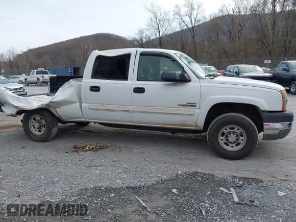✅ 2004 Chevrolet Silverado 2500HD LS • VIN: 1GCHK232X4F251181 • Lot: 43700423. Wystawiony na IAAI z przebiegiem 214 730 mil. Bezpłatny archiwum sprzedaży aukcyjnych z USA i szczegółowy raport historii pojazdu na DreamBid. Zdjęcie 13.