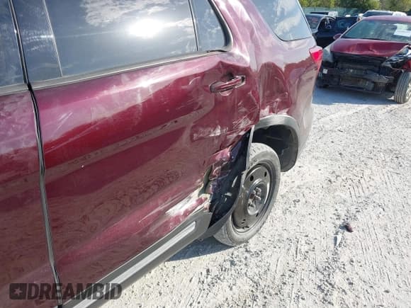 ✅ 2018 Ford Explorer XLT • VIN: 1FM5K7D82JGC80825 • Lot: 42007604. Wystawiony na IAAI z przebiegiem 85 032 mil. Bezpłatny archiwum sprzedaży aukcyjnych z USA i szczegółowy raport historii pojazdu na DreamBid. Zdjęcie 6.