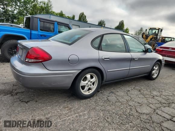 ✅ 2006 Ford Taurus SE • VIN: 1FAFP53UX6A109544 • Lot: 61980035. Listed on Copart with 161,181 mi. Free auction sales archive from the USA and detailed vehicle history report at DreamBid. Image 3.