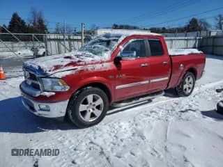 2010 Dodge 1500 Laramie z VIN 1D7RV1GT3AS225023, wystawiony jako Copart lot #45312535 z przebiegiem 62 962 mil mil oraz Szkoda całkowita • Salvage title. Historia ofert i sprzedaży dostępna na DreamBid. Obrazek 1.