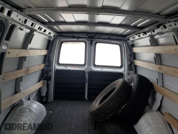 ✅ 2025 GMC Savana Cargo • VIN: 1GTW7AFP6S1217789 • Лот: 93034565. Опубликован ранее на Copart с пробегом Не указан. Бесплатный доступ к архиву аукционных продаж из США и подробный отчёт об истории автомобиля на DreamBid. Изображение 10.