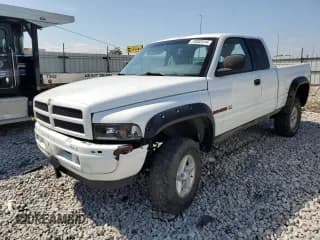 ✅ 1998 Dodge 1500 • VIN: 3B7HF13ZXWG174325 • Лот: 72032414. Опубликован ранее на Copart с пробегом 245 040 миль. Бесплатный доступ к архиву аукционных продаж из США и подробный отчёт об истории автомобиля на DreamBid. Изображение 1.