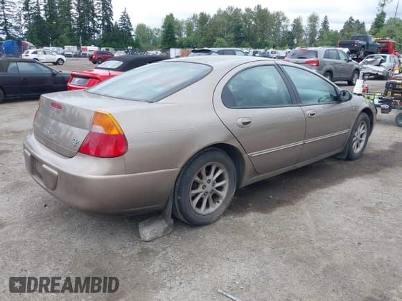 ✅ 2000 Chrysler 300M M • VIN: 2C3HE66GXYH314858 • Lot: 42520582. Wystawiony na IAAI z przebiegiem 189 984 mil. Bezpłatny archiwum sprzedaży aukcyjnych z USA i szczegółowy raport historii pojazdu na DreamBid. Zdjęcie 4.