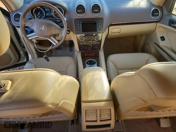 ✅ 2012 Mercedes-Benz GL 450 • VIN: 4JGBF7BE3CA771717 • Lot: 90746905. Wystawiony na Copart z przebiegiem 157 450 mil. Bezpłatny archiwum sprzedaży aukcyjnych z USA i szczegółowy raport historii pojazdu na DreamBid. Zdjęcie 8.