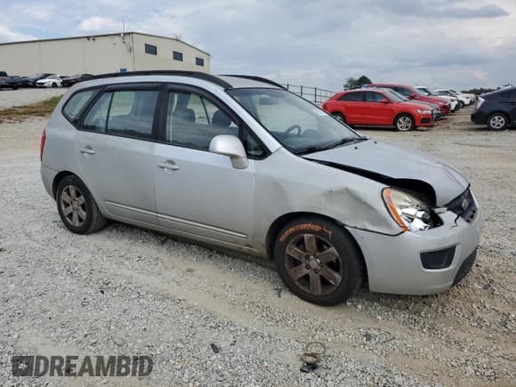 ✅ 2008 Kia Rondo LX • VIN: KNAFG526087198048 • Lot: 83922785. Wystawiony na Copart z przebiegiem 127 559 mil. Bezpłatny archiwum sprzedaży aukcyjnych z USA i szczegółowy raport historii pojazdu na DreamBid. Zdjęcie 4.