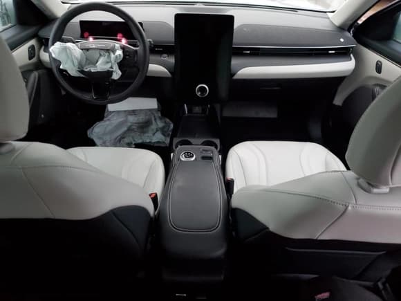 ✅ 2022 Ford Mustang Mach-E Premium • VIN: 3FMTK3SU4NMA55947 • Lot: 86109474. Listed on Copart with Not provided. Free auction sales archive from the USA and detailed vehicle history report at DreamBid. Image 8.