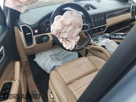 ✅ 2020 Porsche Cayenne • VIN: WP1AA2AYXLDA07289 • Lot: 80025355. Listed on Copart with 60,729 mi. Free auction sales archive from the USA and detailed vehicle history report at DreamBid. Image 8.