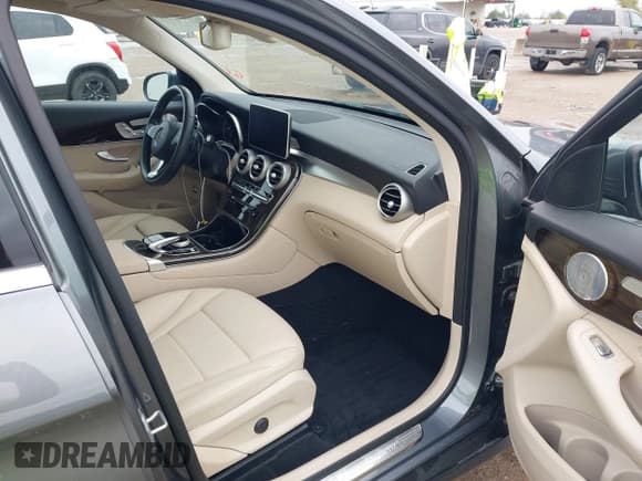 ✅ 2017 Mercedes-Benz GLC 300 • VIN: WDC0G4KB2HV004111 • Lot: 43755225. Listed on IAAI with 54,640 mi. Free auction sales archive from the USA and detailed vehicle history report at DreamBid. Image 5.