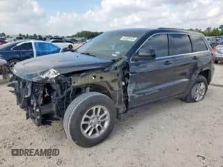 ✅ 2018 Jeep Grand Cherokee Laredo • VIN: 1C4RJEAG5JC481781 • Лот: 64699165. Опубликован ранее на Copart с пробегом 57 530 миль. Бесплатный доступ к архиву аукционных продаж из США и подробный отчёт об истории автомобиля на DreamBid. Изображение 1.