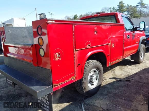2006 Chevrolet Silverado 2500HD LT1 with VIN 1GCHK24U16E145209, listed as a IAAI auction lot 41925420 with 110,285 mi miles and . Bid and sale history available at DreamBid. Image 4.