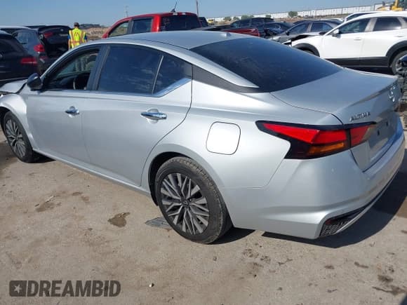 ✅ 2024 Nissan Altima SV • VIN: 1N4BL4DV7RN361535 • Lot: 42246822. Listed on IAAI with 23,648 mi. Free auction sales archive from the USA and detailed vehicle history report at DreamBid. Image 3.