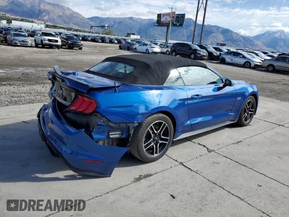 ✅ 2018 Ford Mustang GT Premium • VIN: 1FATP8FF4J5115861 • Lot: 87112955. Wystawiony na Copart z przebiegiem 68 949 mil. Bezpłatny archiwum sprzedaży aukcyjnych z USA i szczegółowy raport historii pojazdu na DreamBid. Zdjęcie 3.
