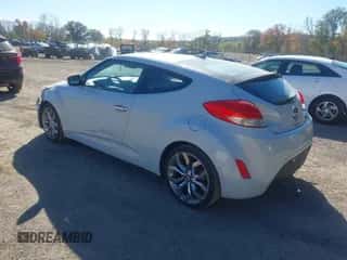 2015 Hyundai Veloster RE:FLEX z VIN KMHTC6AD7FU219785, wystawiony jako IAAI lot #43548144 z przebiegiem 116 024 mil mil oraz . Historia ofert i sprzedaży dostępna na DreamBid. Obrazek 3.