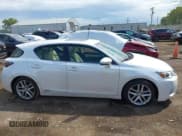 ✅ 2015 Lexus CT 200h • VIN: JTHKD5BH5F2210165 • Лот: 43113641. Опубликован ранее на IAAI с пробегом 229 414 миль. Бесплатный доступ к архиву аукционных продаж из США и подробный отчёт об истории автомобиля на DreamBid. Изображение 13.