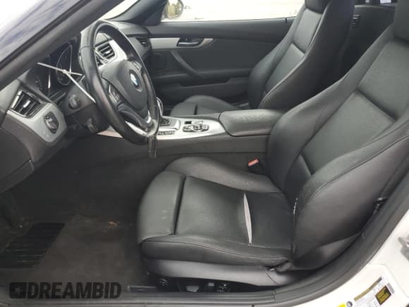 ✅ 2016 BMW Z4 sDrive28i • VIN: WBALL5C5XG5A20343 • Lot: 91557565. Wystawiony na Copart z przebiegiem 87 520 mil. Bezpłatny archiwum sprzedaży aukcyjnych z USA i szczegółowy raport historii pojazdu na DreamBid. Zdjęcie 7.