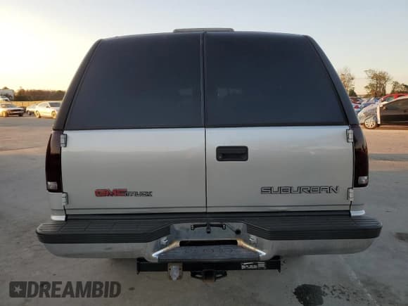 ✅ 1997 GMC Suburban • VIN: 1GKGC26J9VJ764047 • Lot: 88494855. Wystawiony na Copart z przebiegiem 130 654 mil. Bezpłatny archiwum sprzedaży aukcyjnych z USA i szczegółowy raport historii pojazdu na DreamBid. Zdjęcie 6.