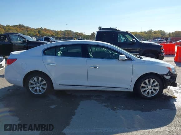 ✅ 2013 Buick LaCrosse Leather • VIN: 1G4GC5ER0DF327944 • Lot: 43626737. Wystawiony na IAAI z przebiegiem 54 691 mil. Bezpłatny archiwum sprzedaży aukcyjnych z USA i szczegółowy raport historii pojazdu na DreamBid. Zdjęcie 14.