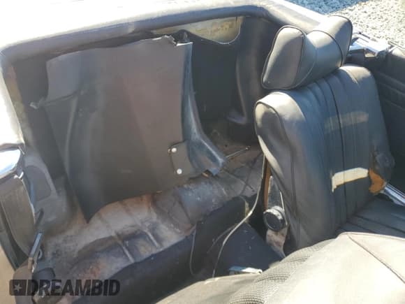 ✅ 1976 Mercedes-Benz SL • VIN: 10704412032553 • Лот: 79898874. Опубликован ранее на Copart с пробегом 95 232 миль. Бесплатный доступ к архиву аукционных продаж из США и подробный отчёт об истории автомобиля на DreamBid. Изображение 10.