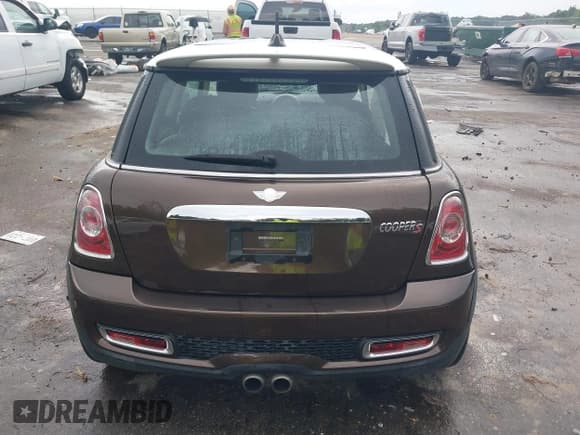 ✅ 2011 MINI Hardtop S • VIN: WMWSV3C57BTY15457 • Lot: 42772589. Listed on IAAI with 91,044 mi. Free auction sales archive from the USA and detailed vehicle history report at DreamBid. Image 16.