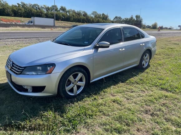 ✅ 2013 Volkswagen Passat SE • VIN: 1VWBN7A33DC052266 • Lot: 87410335. Listed on Copart with 174,634 mi. Free auction sales archive from the USA and detailed vehicle history report at DreamBid. Image 2.
