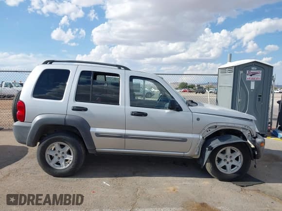 ✅ 2002 Jeep Liberty Sport • VIN: 1J4GK48KX2W265914 • Lot: 42963543. Listed on IAAI with 171,471 mi. Free auction sales archive from the USA and detailed vehicle history report at DreamBid. Image 13.