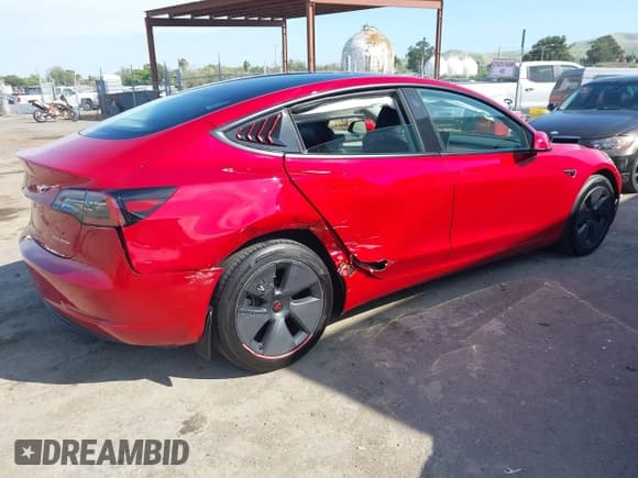✅ 2023 Tesla Model 3 Long Range • VIN: 5YJ3E1EB3PF637815 • Lot: 42058263. Wystawiony na IAAI z przebiegiem 8 539 mil. Bezpłatny archiwum sprzedaży aukcyjnych z USA i szczegółowy raport historii pojazdu na DreamBid. Zdjęcie 4.