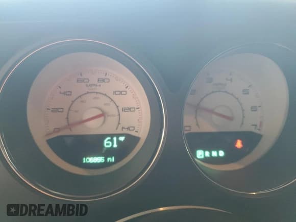 ✅ 2013 Dodge Challenger SXT • VIN: 2C3CDYAG8DH648784 • Lot: 92084445. Wystawiony na Copart z przebiegiem 106 855 mil. Bezpłatny archiwum sprzedaży aukcyjnych z USA i szczegółowy raport historii pojazdu na DreamBid. Zdjęcie 9.