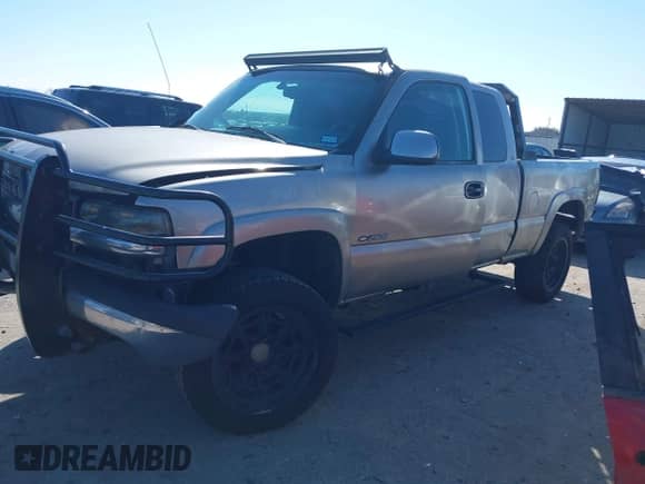 2000 Chevrolet Silverado 2500 LT с VIN 1GCGK29U1YE263011, выставлен на аукционе IAAI как лот 41634632 с пробегом 179 346 миль миль и . История ставок и продаж доступна на DreamBid. Изображение 18.