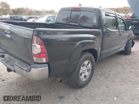 ✅ 2015 Toyota Tacoma • VIN: 3TMLU4EN5FM203176 • Lot: 43559270. Listed on IAAI with 265,603 mi. Free auction sales archive from the USA and detailed vehicle history report at DreamBid. Image 4.