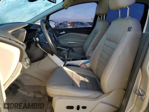 ✅ 2015 Ford C-Max SEL • VIN: 1FADP5CU6FL122335 • Lot: 85504375. Wystawiony na Copart z przebiegiem 109 944 mil. Bezpłatny archiwum sprzedaży aukcyjnych z USA i szczegółowy raport historii pojazdu na DreamBid. Zdjęcie 7.