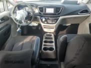 ✅ 2024 Chrysler Voyager LX • VIN: 2C4RC1CGXRR106939 • Lot: 80786085. Wystawiony na Copart z przebiegiem 59 858 mil. Bezpłatny archiwum sprzedaży aukcyjnych z USA i szczegółowy raport historii pojazdu na DreamBid. Zdjęcie 8.