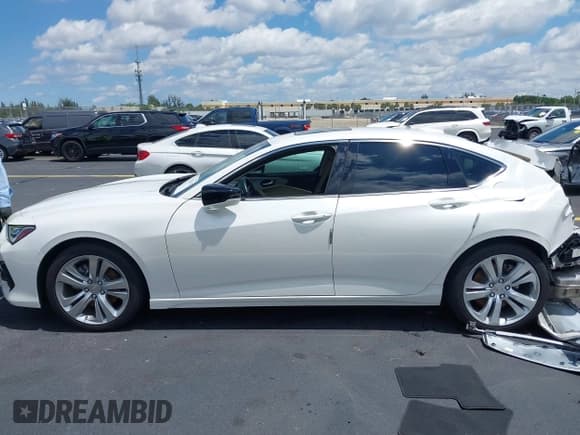 ✅ 2022 Acura TLX Technology • VIN: 19UUB5F44NA004283 • Lot: 42263174. Wystawiony na IAAI z przebiegiem 22 474 mil. Bezpłatny archiwum sprzedaży aukcyjnych z USA i szczegółowy raport historii pojazdu na DreamBid. Zdjęcie 15.