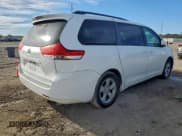 ✅ 2011 Toyota Sienna LE • VIN: 5TDKK3DC3BS071816 • Лот: 94692915. Опубликован ранее на Copart с пробегом 177 536 миль. Бесплатный доступ к архиву аукционных продаж из США и подробный отчёт об истории автомобиля на DreamBid. Изображение 3.