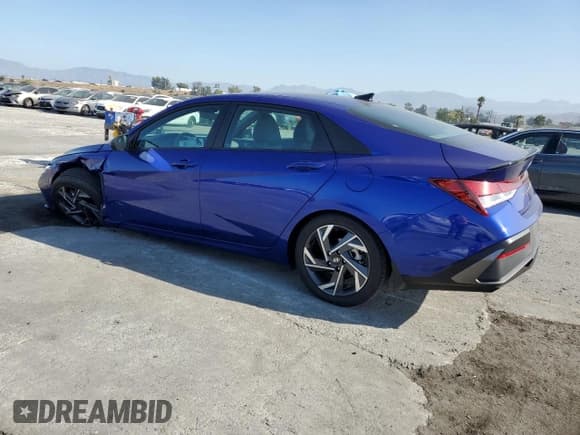 ✅ 2025 Hyundai Elantra SEL Sport • VIN: KMHLM4DG2SU021293 • Lot: 82201905. Listed on Copart with 811 mi. Free auction sales archive from the USA and detailed vehicle history report at DreamBid. Image 2.