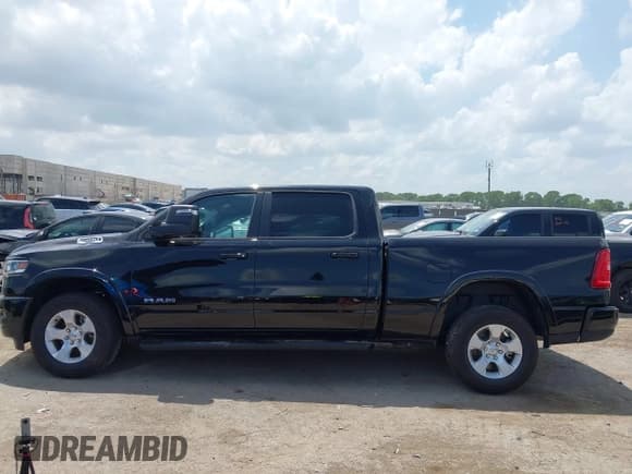 ✅ 2025 Ram 1500 Big Horn • VIN: 1C6SRFMPXSN657247 • Лот: 42718608. Опубликован ранее на IAAI с пробегом 5 190 миль. Бесплатный доступ к архиву аукционных продаж из США и подробный отчёт об истории автомобиля на DreamBid. Изображение 14.