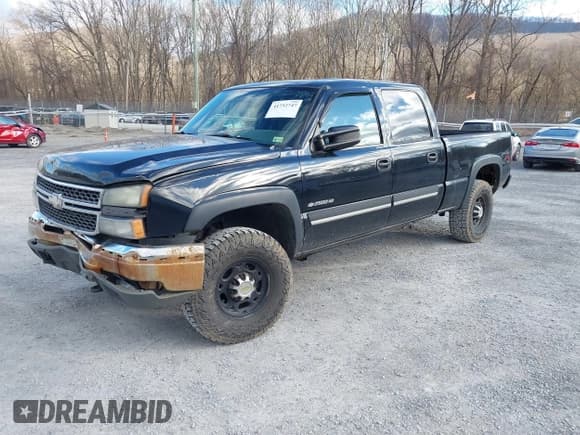 ✅ 2005 Chevrolet Silverado 2500HD LS • VIN: 1GCHK23U35F826160 • Lot: 41752747. Wystawiony na IAAI z przebiegiem 204 627 mil. Bezpłatny archiwum sprzedaży aukcyjnych z USA i szczegółowy raport historii pojazdu na DreamBid. Zdjęcie 2.